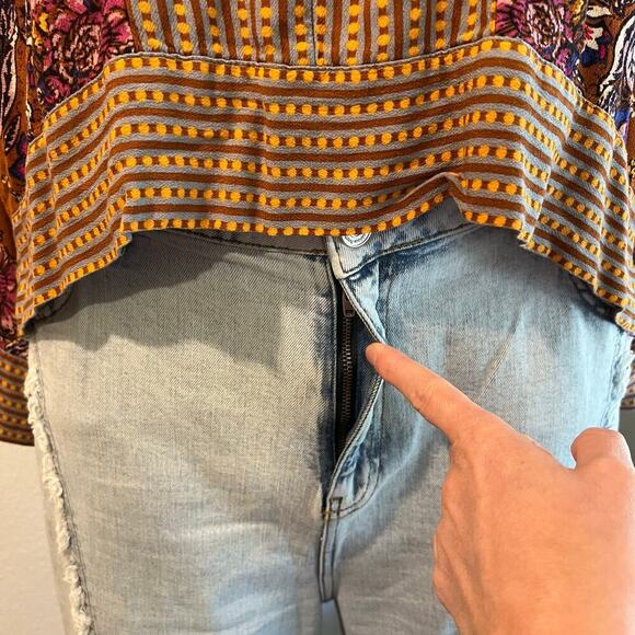 Boohoo Light Wash Denim Vertical Raw Hem Flared High Rise Jeans Size 14 - Picture 3 of 13